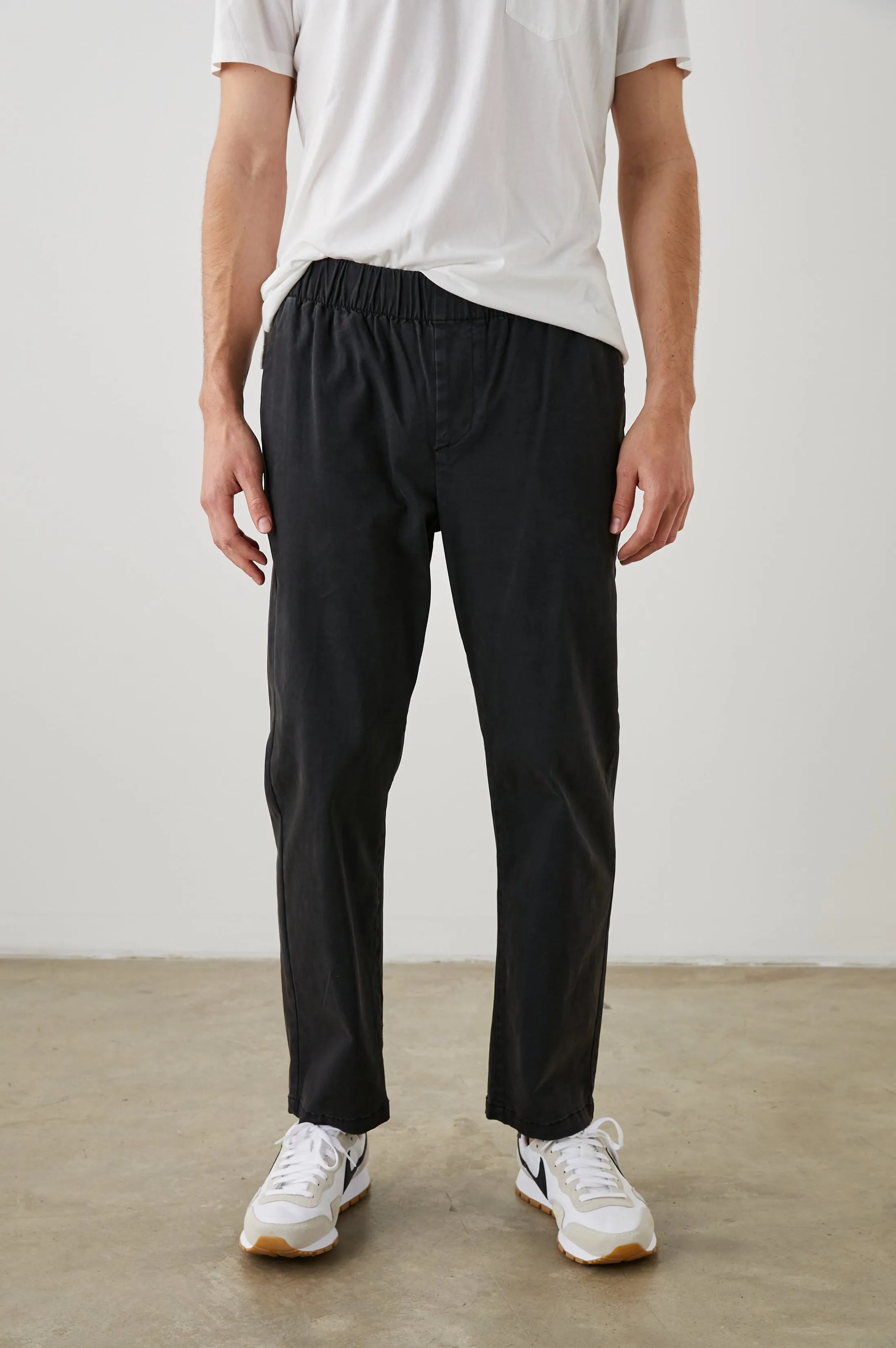 JULIAN PANT - WASHED BLACK