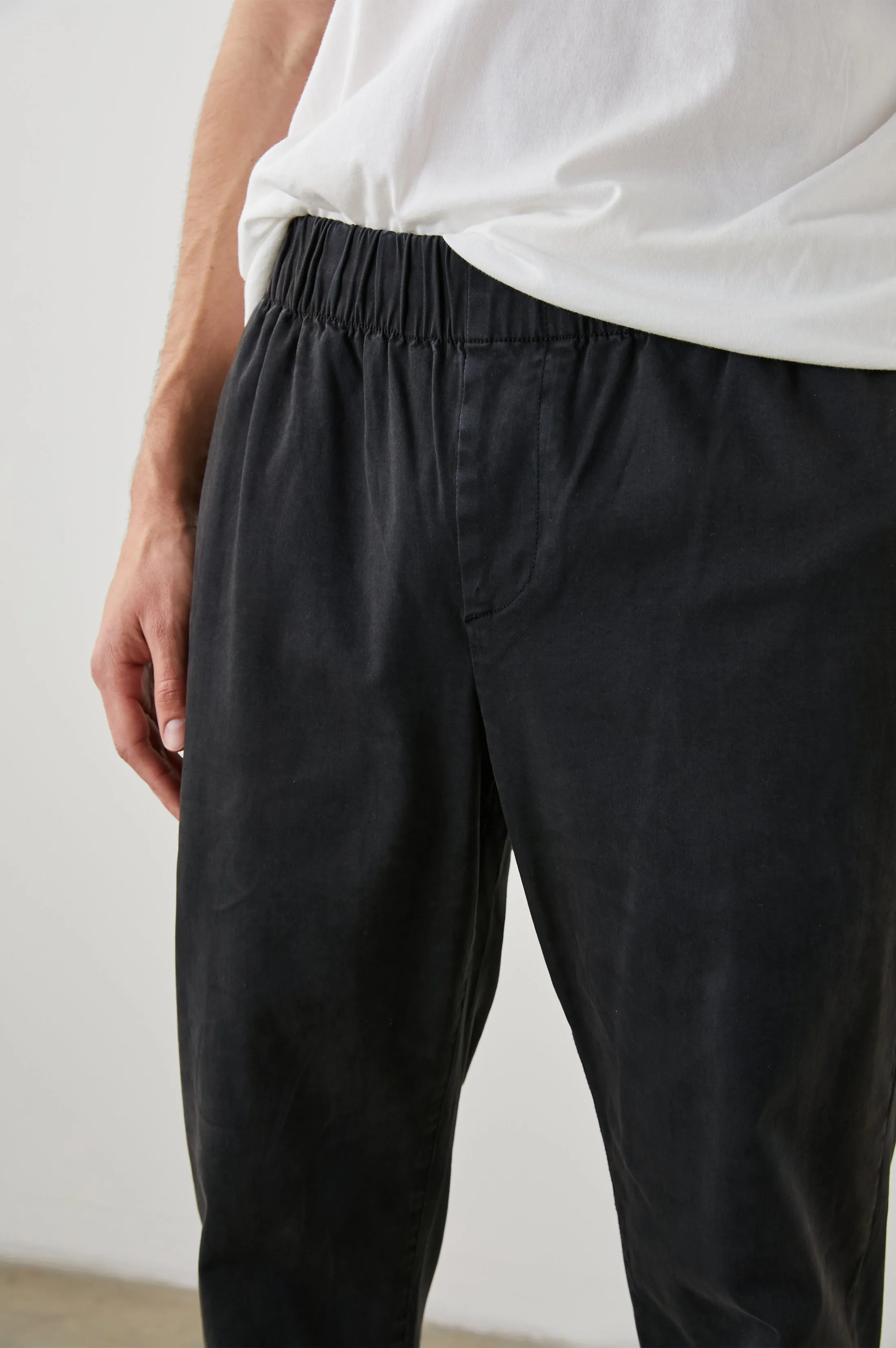 JULIAN PANT - WASHED BLACK