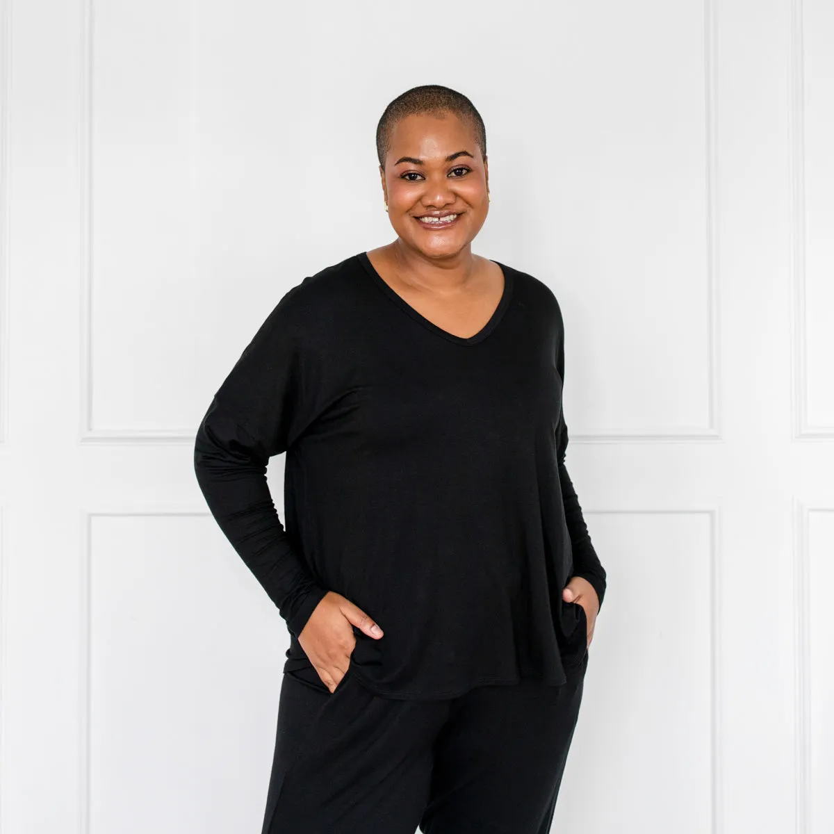 Sharon relaxed v-neck long-sleeve tee - black